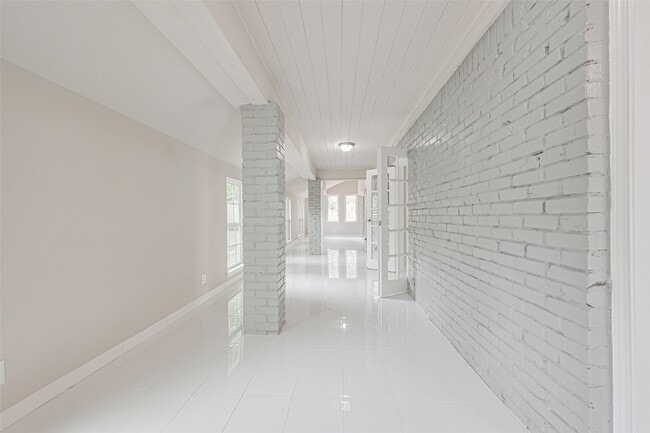 Building Photo - 10815 Creektree Dr
