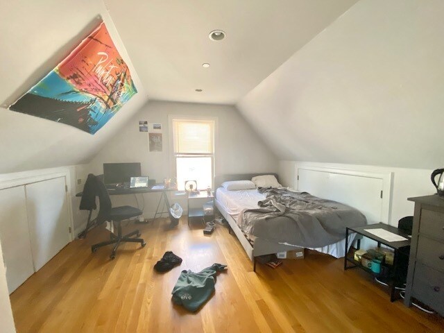 Building Photo - 721 Parker St