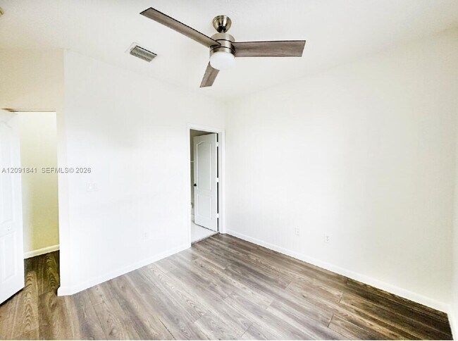 Building Photo - 202 Riverwalk Cir