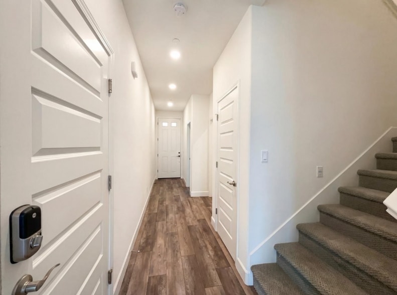 Building Photo - 2153 Lake Range Wy