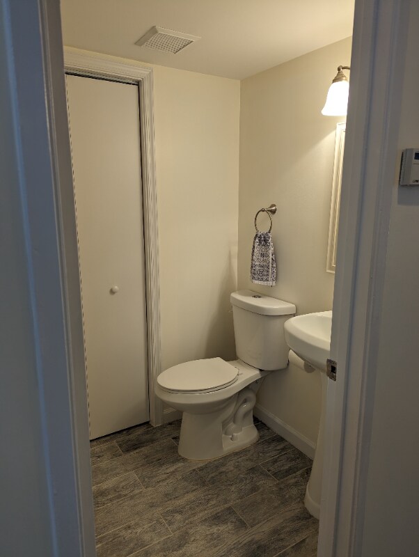 Building Photo - 2494 Glengyle Dr