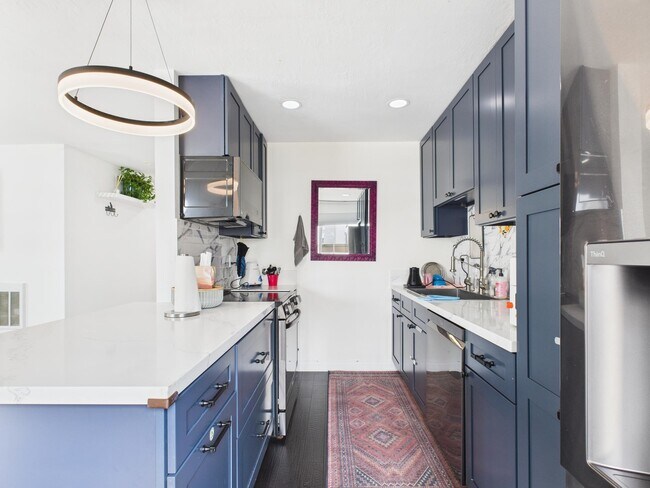 Building Photo - 4099 Howe St