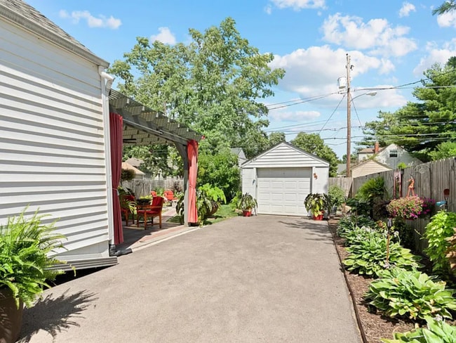 Building Photo - 170 Letchworth Ave