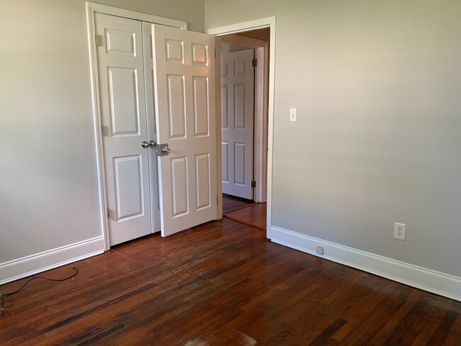 Building Photo - 2 Bedrooms, 1 Bathroom - Armuchee Housee