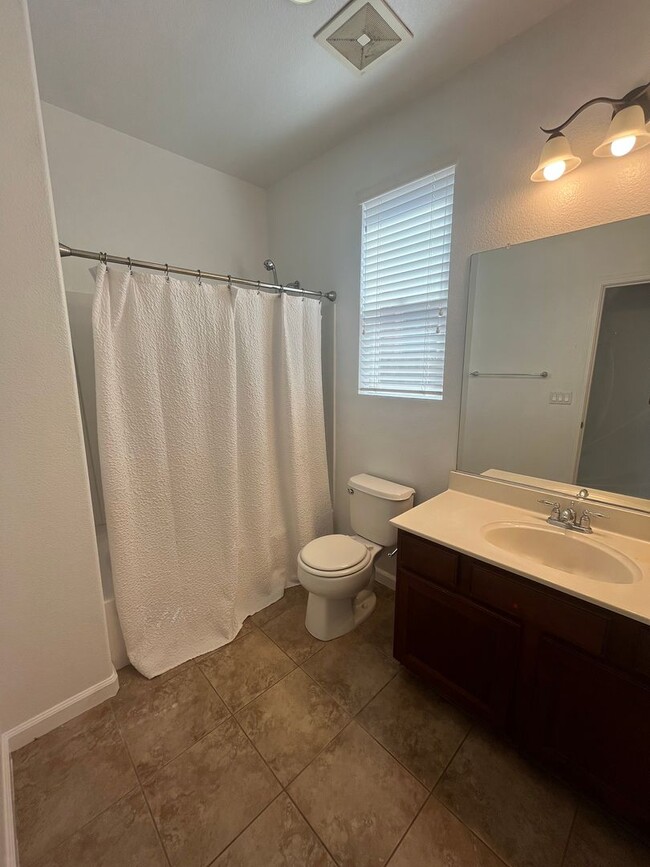 Building Photo - 6 Bedroom, 3 Bathroom Executive Anatolia H...