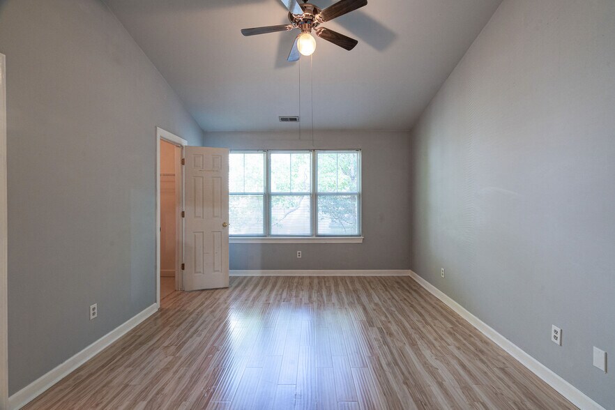 Building Photo - 5813 Wrightsville Ave