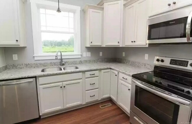 Kitchen - 7315 Thweatt Dr