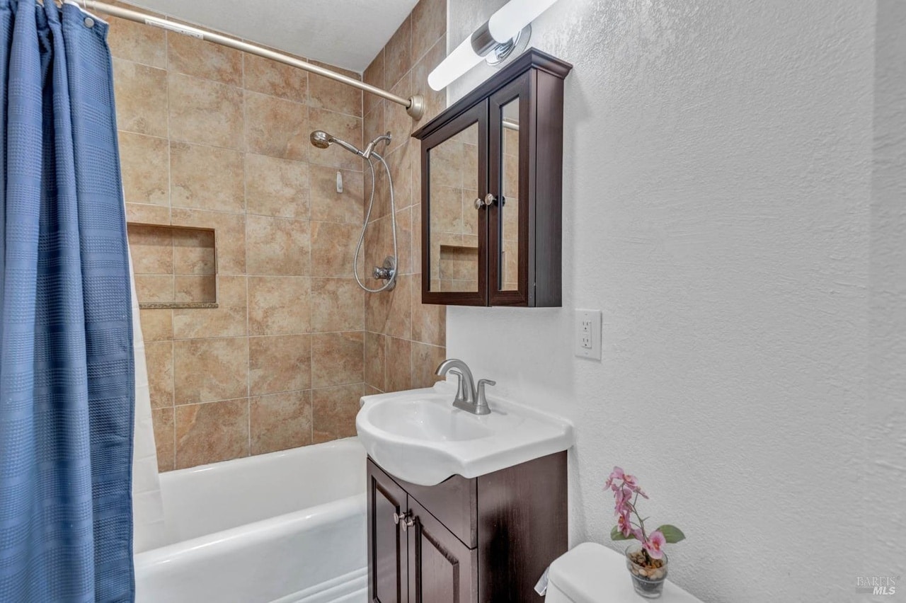 Bathroom 2 - 683 Appian Way