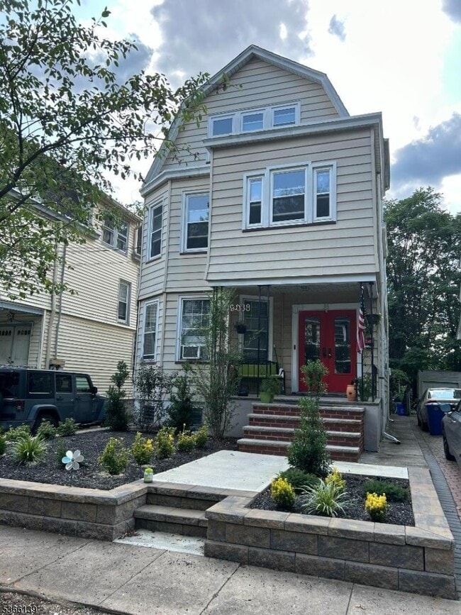 Primary Photo - 38 Oak St