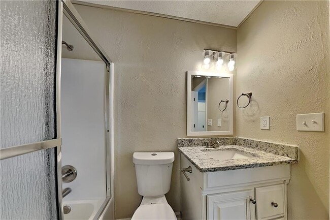Building Photo - 44 Oak Landing Ct S