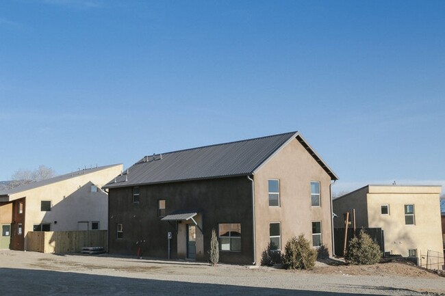 Primary Photo - River Trail Lofts