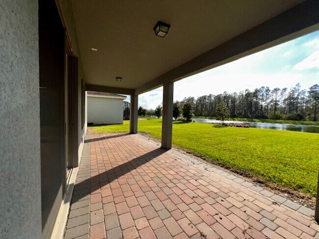 Building Photo - SPECTACULAR MODERN HOME!!Relaxing water views from the back of this beautiful home- MOVE IN Septe...