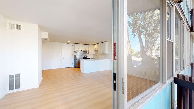 Building Photo - 1507 Carol-105A