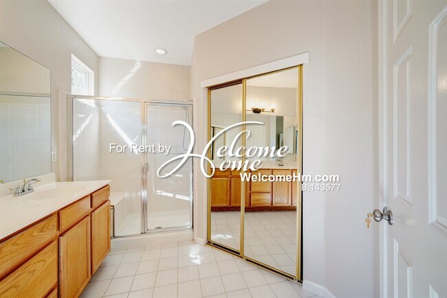 Building Photo - Beautiful Single Story Home In Double Diam...
