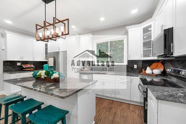 Building Photo - 1099 Pine Valley Rd