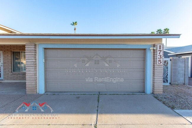 Building Photo - 1735 W Pampa Ave