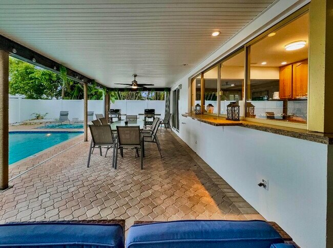 Building Photo - 5940 NE 22nd Ave