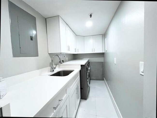 Building Photo - 1266 S Military Trail