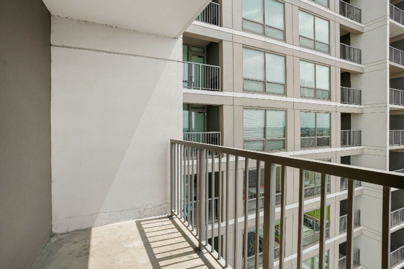 Building Photo - 843 S Clark St