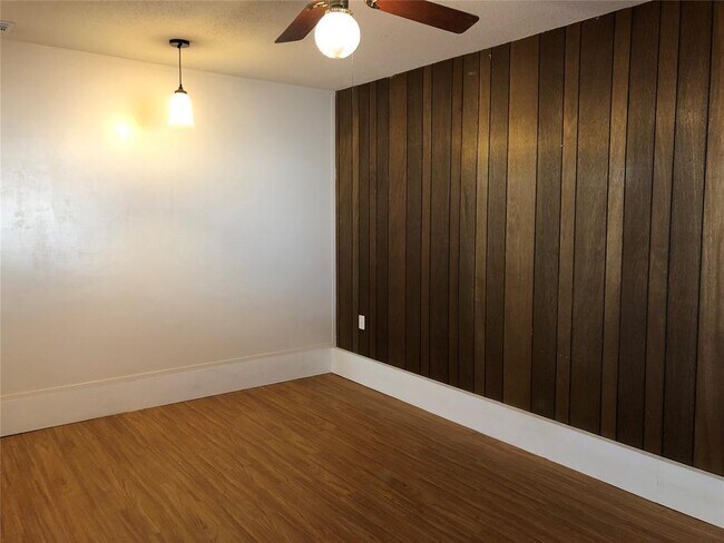 Building Photo - 900 Barkley Cir