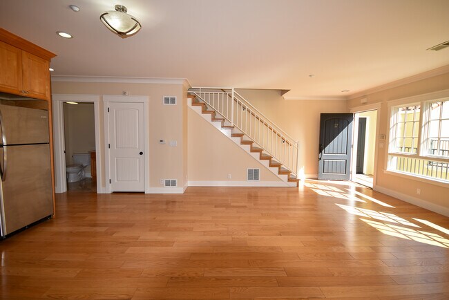 Building Photo - 1705 Palm Ave