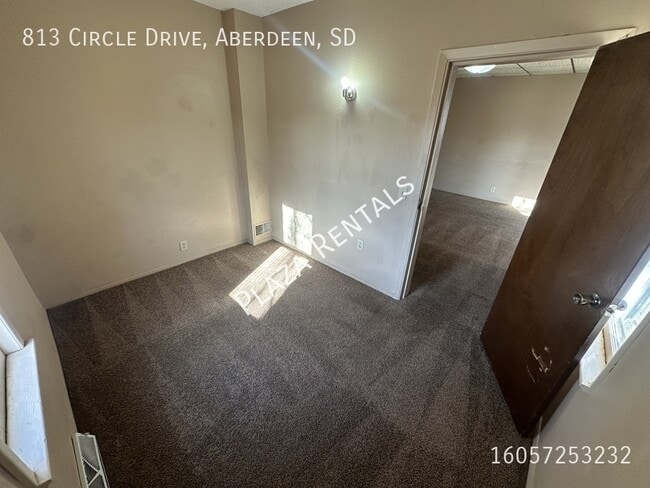 Building Photo - 201 N Washington St