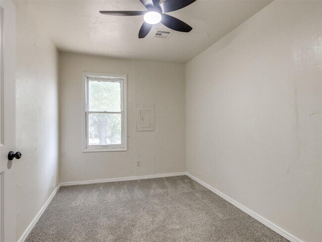Building Photo - 6114 Jacks Ave