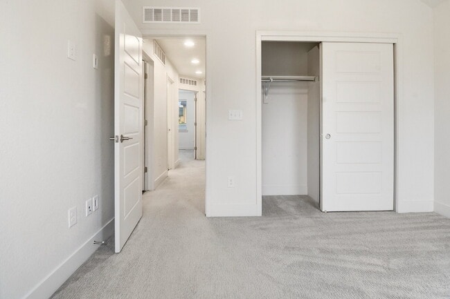 Building Photo - $2,645.95, 3 bed, 2.5 bath end unit located in Aurora with a washer and dryer.