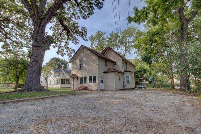 Building Photo - SL POS929