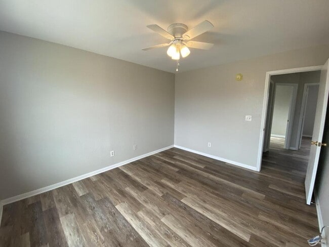 Building Photo - 2807 Cantabrian Dr