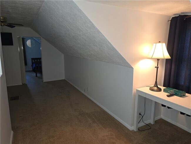 Building Photo - 308 South Dr