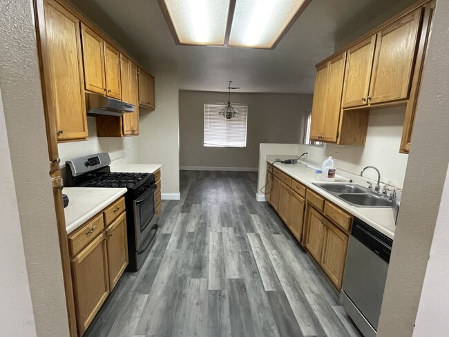 Kitchen - 759 Lask Dr