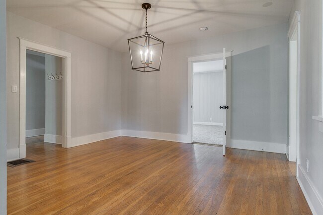 Building Photo - 946 Caldwell Ln