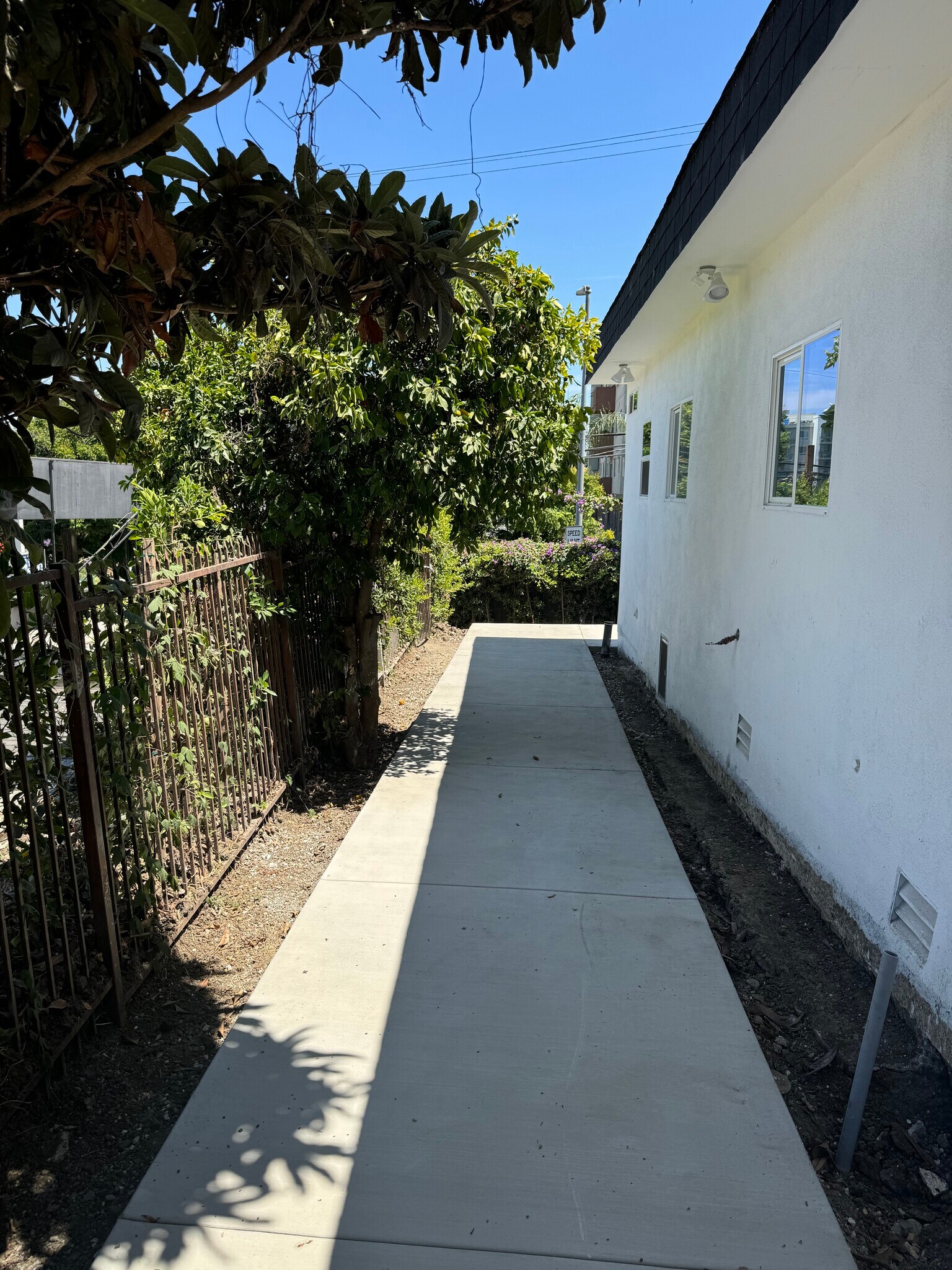 Building Photo - 315 N Alvarado St
