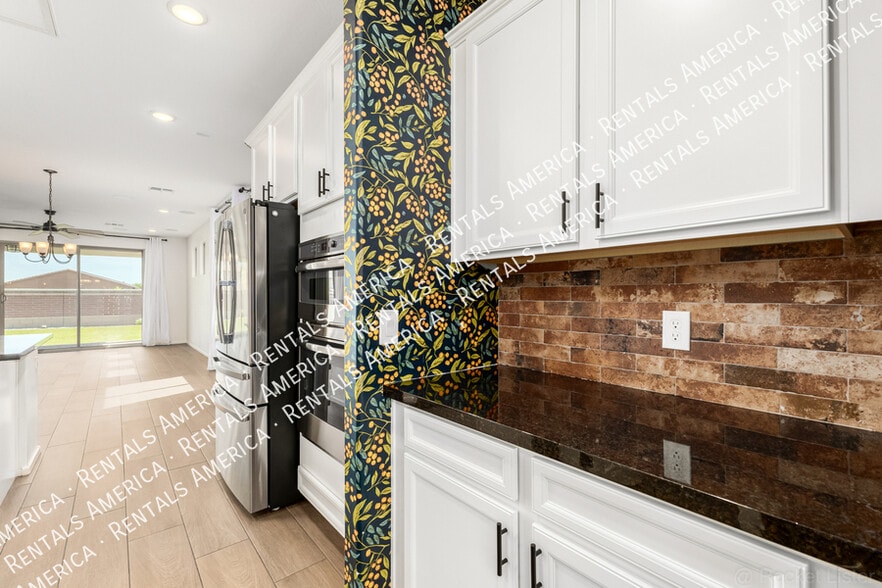Building Photo - 13695 N 145th Dr