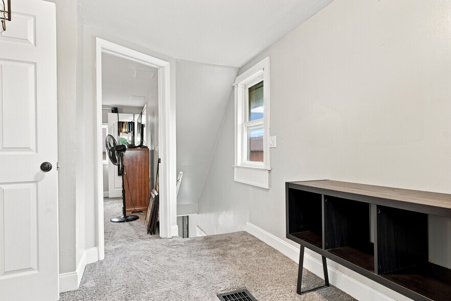 Building Photo - 615 Frebis Ave