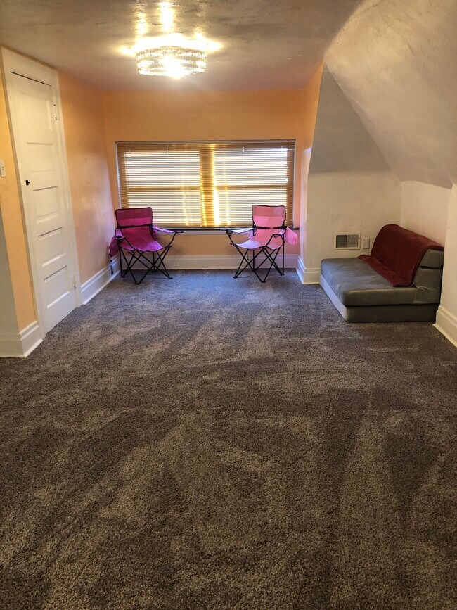 Building Photo - 618 Tingley Ave