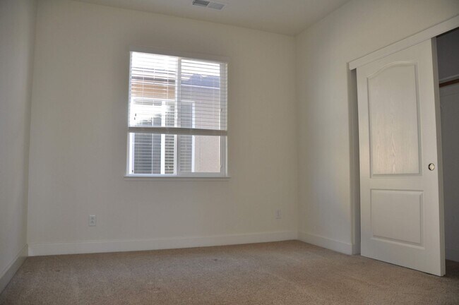 Building Photo - 5400 Cliff House Way