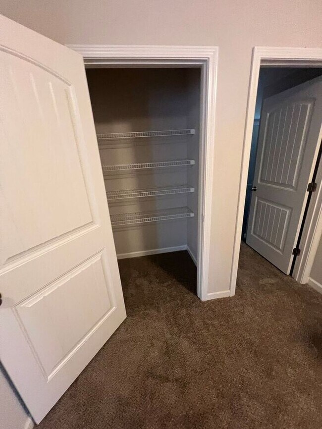 Building Photo - Beautiful 4-Bedroom Home with Gourmet Kitchen and Spacious Master Suite in Swim/Tennis Community