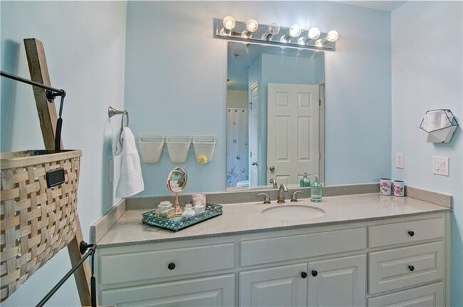 Building Photo - 4060 Merritt Dr