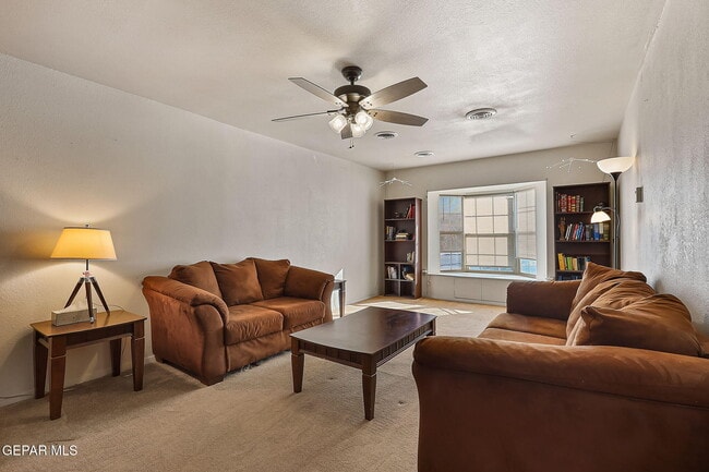 Building Photo - 4713 Sun Valley Dr
