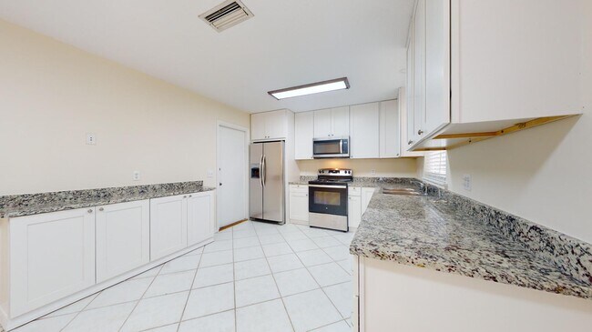 Building Photo - 620 Segovia Rd
