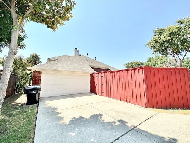 Building Photo - 9708 Grassland Dr