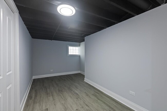 Building Photo - 9107 S Dante Ave