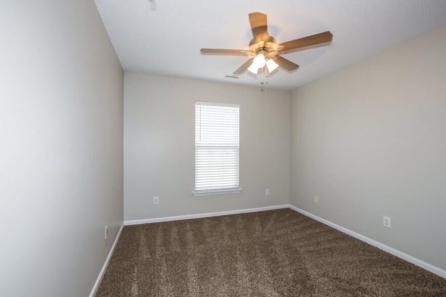 Building Photo - 8433 Appledale Dr