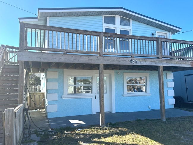 Building Photo - Walk to the beach!