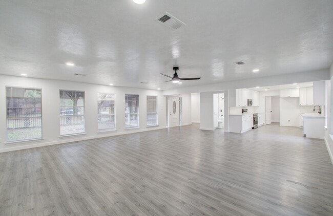 Building Photo - 809 Brook Hollow Dr