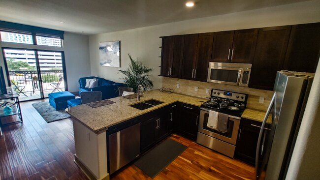 Building Photo - 1520 Fannin St