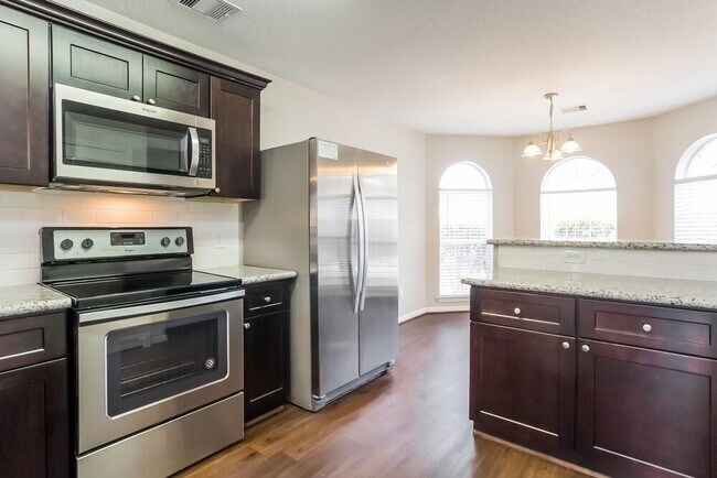 Building Photo - 9808 Woodhollow Dr