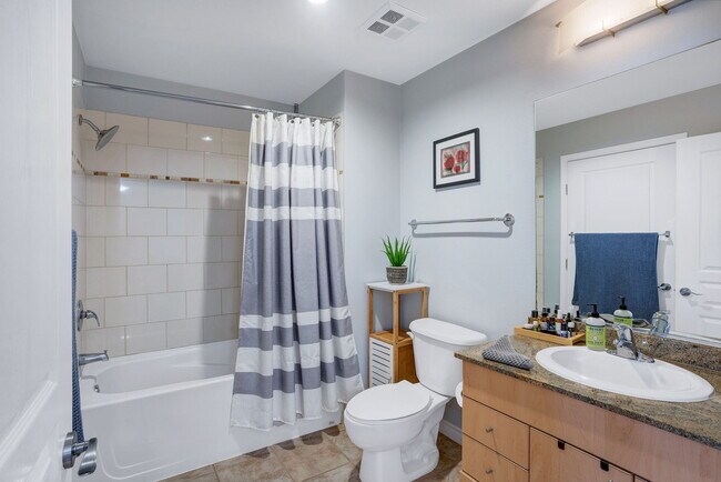 Building Photo - 300 W Beech St